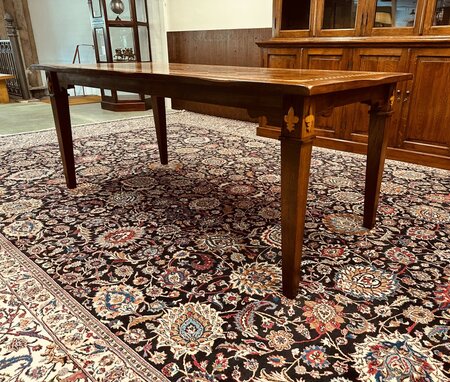 Klassieke tafel met inlegwerk