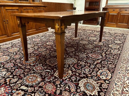 Klassieke tafel met inlegwerk