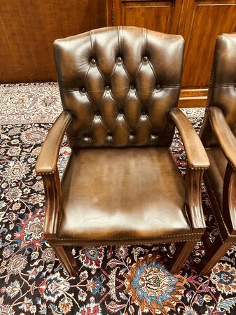 Engelse Chesterfield stoel Donkerbruin