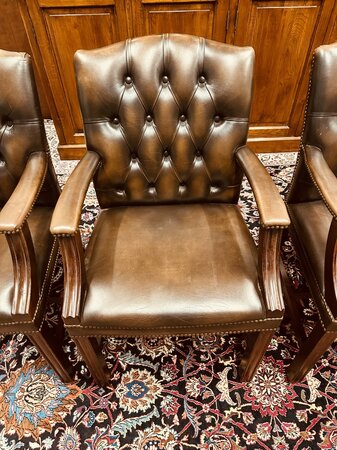 Engelse Chesterfield stoel Donkerbruin