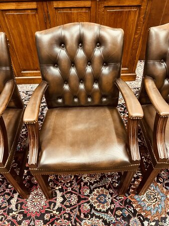 Engelse Chesterfield stoel Donkerbruin