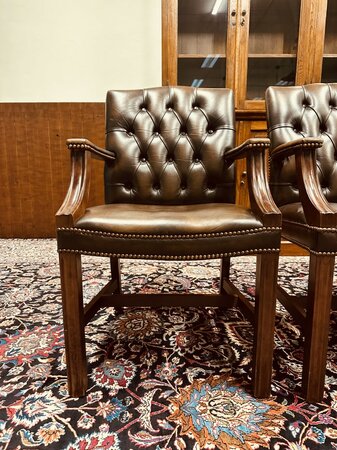 Engelse Chesterfield stoel Donkerbruin