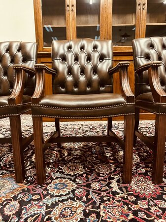 Engelse Chesterfield stoel Donkerbruin