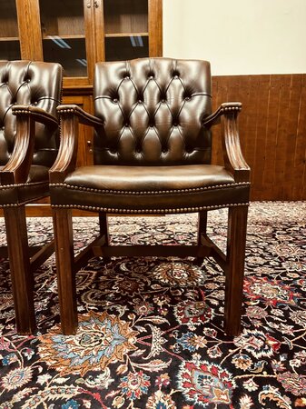 Engelse Chesterfield stoel Donkerbruin