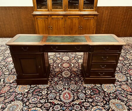 Engels ondiep mahonie bureau