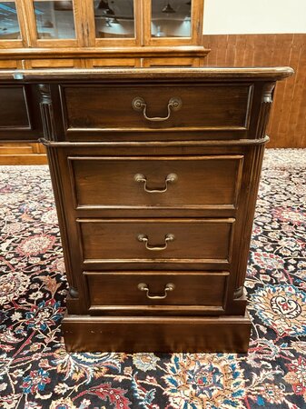 Engels ondiep mahonie bureau