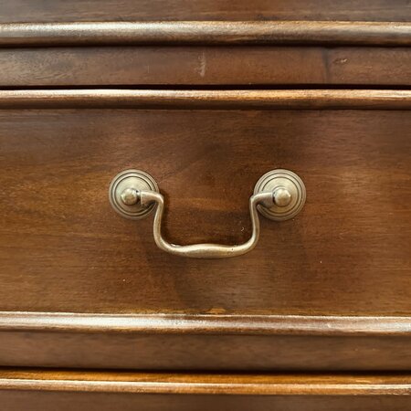 Engels ondiep mahonie bureau