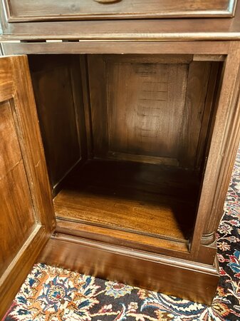 Engels ondiep mahonie bureau