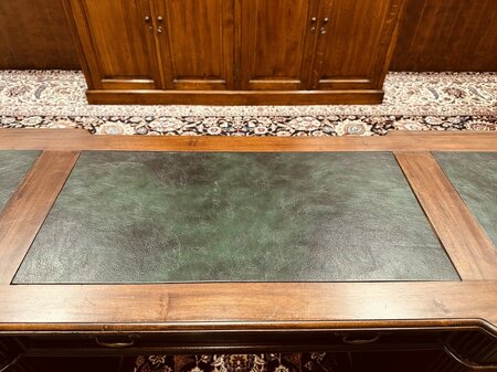 Engels ondiep mahonie bureau