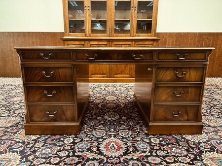 Heldense mahonie bureau met lederen blad