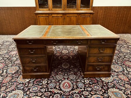 Heldense mahonie bureau met lederen blad