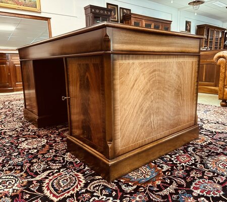 Heldense mahonie bureau met lederen blad