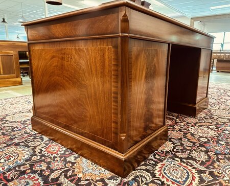 Heldense mahonie bureau met lederen blad