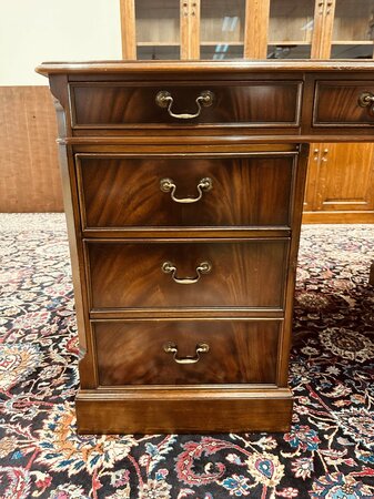 Heldense mahonie bureau met lederen blad