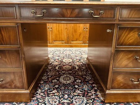 Heldense mahonie bureau met lederen blad