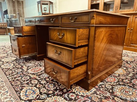 Heldense mahonie bureau met lederen blad