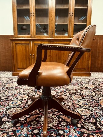 Antieke Engelse lederen bureaustoel cognac