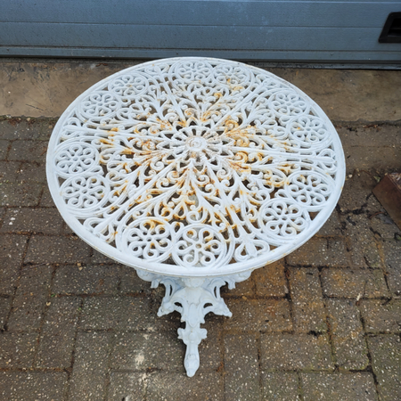 Brocante gietijzeren tuintafel bistrotafel