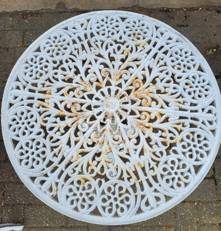 Brocante gietijzeren tuintafel bistrotafel