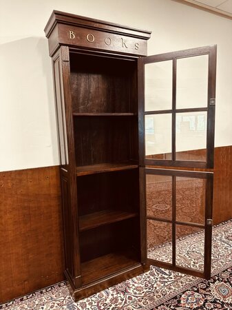Klassieke mahonie boekenkast