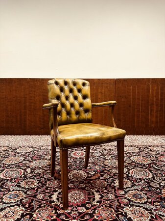 Engelse Chesterfield stoel Olijfgroen