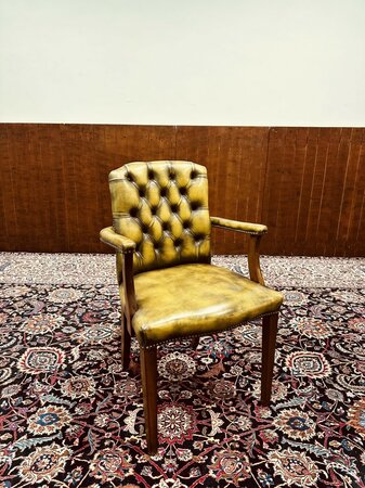 Engelse Chesterfield stoel Olijfgroen