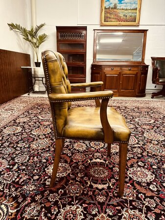 Engelse Chesterfield stoel Olijfgroen