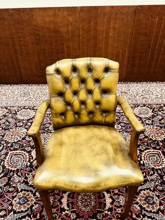 Engelse Chesterfield stoel Olijfgroen