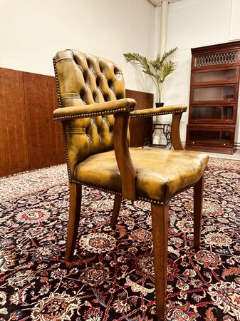 Engelse Chesterfield stoel Olijfgroen