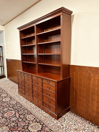Engelse mahonie boekenkast