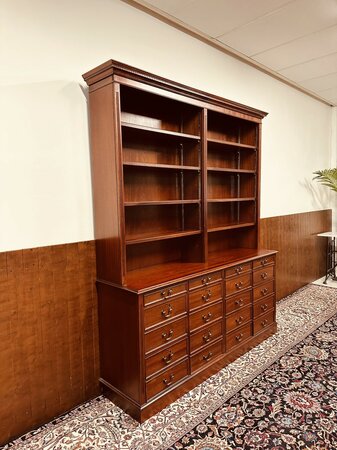 Engelse mahonie boekenkast