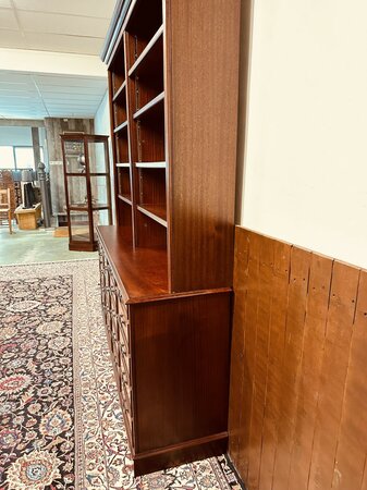 Engelse mahonie boekenkast