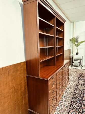 Engelse mahonie boekenkast