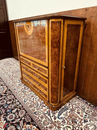 Antiek Italiaans wortelhout cabinet drankenkast