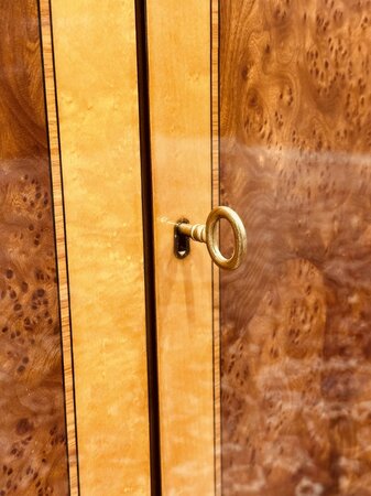 Antiek Italiaans wortelhout dressoir