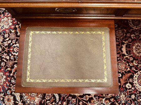 Exclusief Heldense bureau met conferentietafel