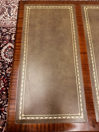 Exclusief Heldense bureau met conferentietafel