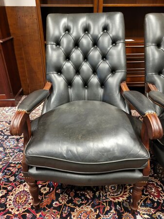 Engelse Chesterfield Library chair fauteuil zwart