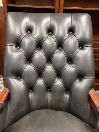 Engelse Chesterfield Library chair fauteuil zwart