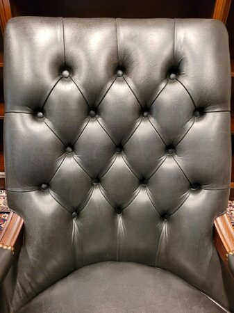 Engelse Chesterfield Library chair fauteuil zwart