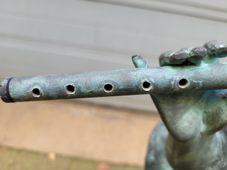 Antiek bronze fontein Jongen met de fluit Gesigneerd