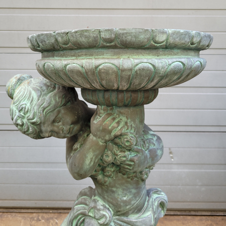 Antiek bronze Engel Putti met bloempot