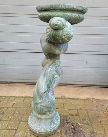 Antiek bronze Engel Putti met bloempot