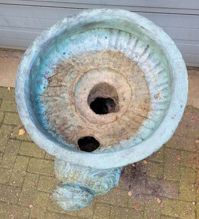 Antiek bronze Engel Putti met bloempot