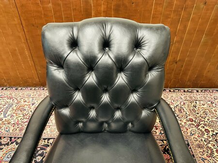 Klassiek Engelse Chesterfield Gainsborough bureaustoel Zwart