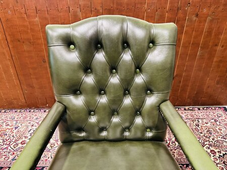 Klassiek Engelse Chesterfield Gainsborough bureaustoel groen