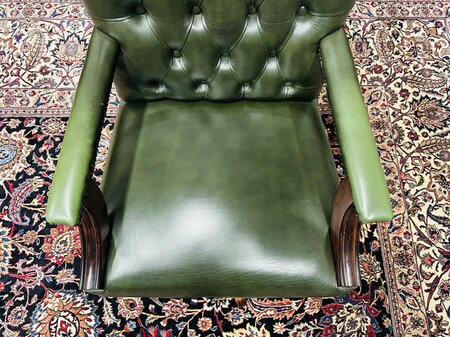 Klassiek Engelse Chesterfield Gainsborough bureaustoel groen