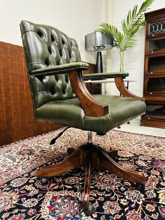Klassiek Engelse Chesterfield Gainsborough bureaustoel groen