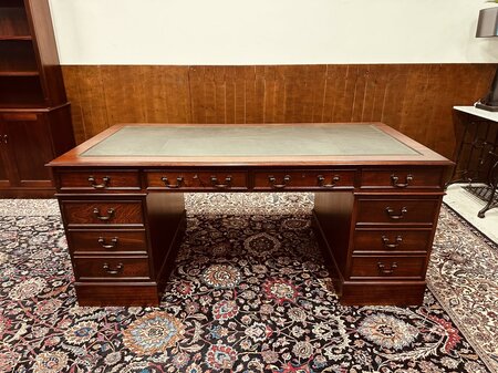 Engels Klassiek Chesterfield Bureau