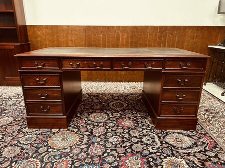 Engels Klassiek Chesterfield Bureau